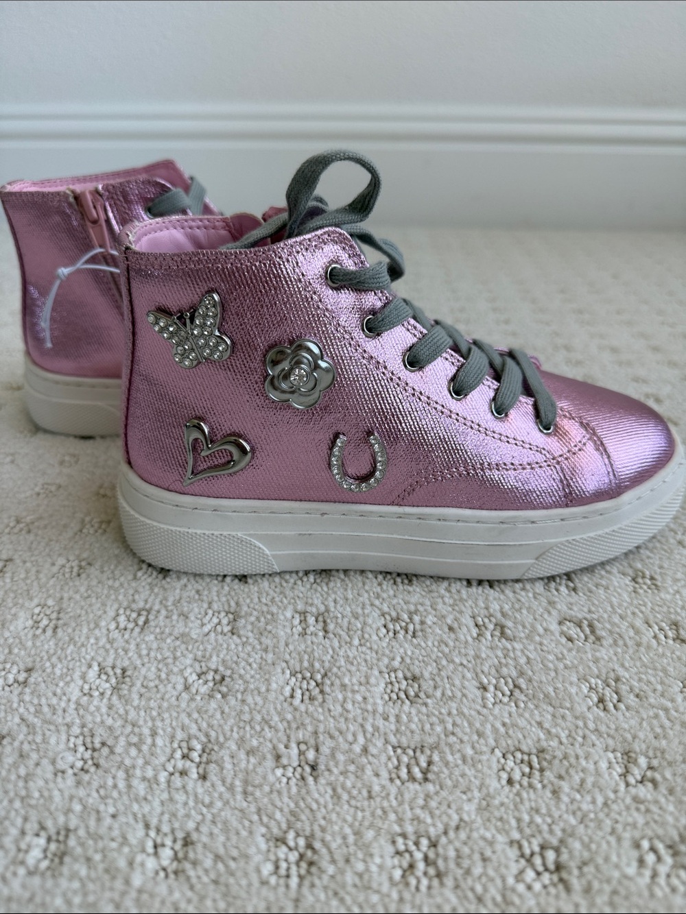 NWT Kids Metallic Pink High-Top Sneakers with Charms